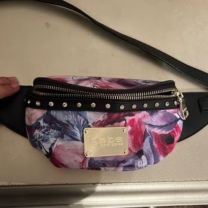 Bebe fanny pack